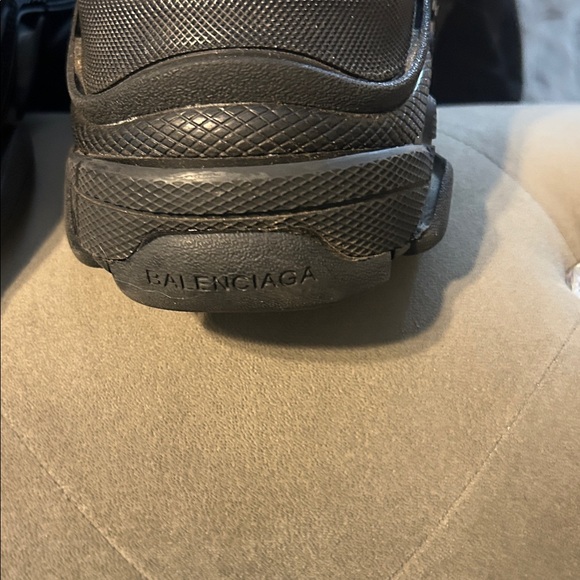 Balenciaga Black Chunky Sneakers - Picture 9 of 10